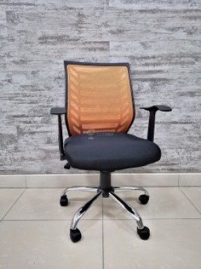 Кресло Barneo K-138 для персонала (черная ткань оранжевая сетка) в Нягани - nyagan.mebel-74.com | фото
